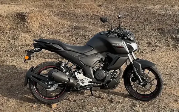 my girl friend like this Yamaha FZ-S FI high choice